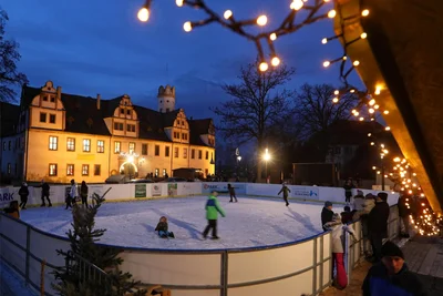In diesem Jahr wird es nach langer Zeit wieder eine Eisbahn vor dem Glauchauer Schloss geben.