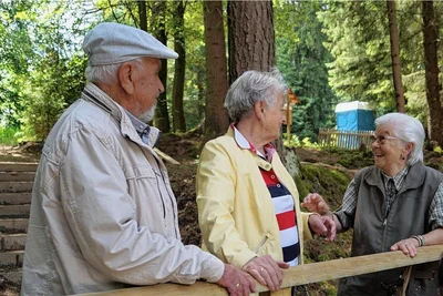 Lothar Schwarz und Doris Meinel standen 1955 in „Kabale und Liebe“ auf der Bühne. Auch Annerose Gruhle (rechts) spielte mit ihrem verstorbenen Ehemann Gustav in vielen Stücken.