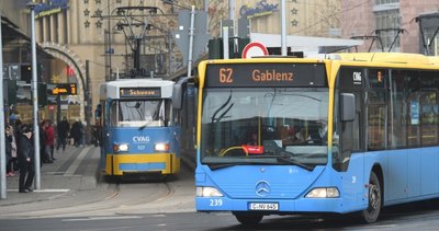 Es war die größte Umgestaltung im Chemnitzer Nahverkehr seit Jahren: Anfang Dezember 2017 nahm die Chemnitzer Verkehrs AG ein neues Liniennetz inBetrieb. Wie das bei den Nutzern von Bus und Bahn ankommt und wo diese Nachbesserungen erwarten, zeigen die Ergebnisse einer Umfrage.