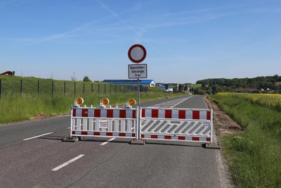 Die Fahrbahn von Naundorf Richtung Niederschöna ist nach wie vor gesperrt.
