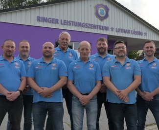 Personell hat sich nach der turnusmäßigen Wahl wenig verändert. Die Geschicke der Abteilung Ringen des FC Erzgebirge lenken und leiten Jürgen Becher, Lutz Gerber, Sylvio Mehlhorn, Hans-Ullrich Becher, Uwe Klippel, Frank Witscher, Uwe Günther und Björn Schöniger (von links). 