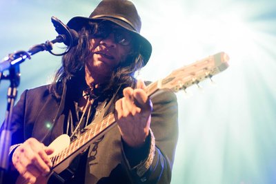 Singer-Songwriter Sixto Rodriguez (Rodriguez) während eines Auftritts in Amsterdam im Jahr 2013.