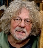 Jörg Beier - Geboren 1946, gestorben 2021. Holzbildhauer, u. a. auch Galerist, Kneiper und Stadtrat.