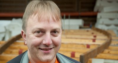 Tragischer Held? 2002 bewies Dominique Görlitz, dass Gegen-den-Wind-Kreuzen in der Steinzeit möglich war. 2007 geriet er mit einem Schilfboot auf dem Atlantik in Seenot. 2013 klopfte er in der Cheops-Pyramide herum und landete auf der Fahndungsliste.