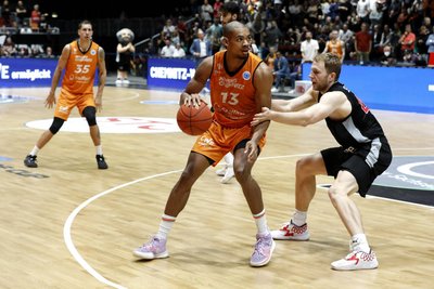 Shonn Miller (hier im Europe-Cup-Spiel am vergangenen Donnerstag gegen Bamberg) kam im Sommer zu den Niners Chemnitz. Der Power Forward konnte die Erwartungen aber nicht erfüllen und verlässt den Verein schon wieder.