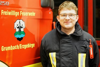 Jugendwart Simon Bräuer aus Grumbach freut sich über die vielen Spenden.