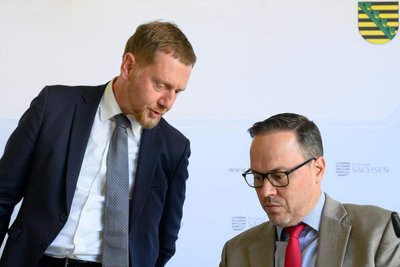 Sachsens Ministerpräsident und sein Wirtschaftsminister: Michael Kretschmer (CDU/links) und Dirk Panter (SPD).