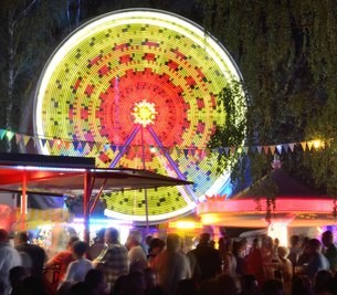 Das dreitägige Teichfest in Geringswalde lockt seit Jahren mit seinen Fahrgeschäften, Programmen für Kinder und Auftritten bekannter Künstler Scharen an Besuchern an. 