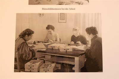 Über 40 Blütenbildnerinnen waren früher im Auerbacher Betrieb beschäftig.