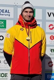 Timon Grancagnolo auf dem Podest in Altenberg. 