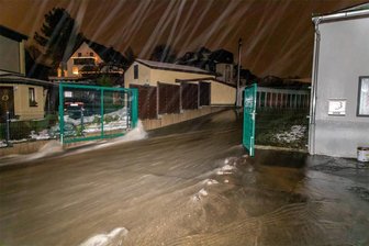 50.000 Euro Schaden nach Überflutung im Sommerbad Neukirchen: Kann das Bad im Frühjahr pünktlich öffnen? - An Heiligabend wurde das Sommerbad in Neukirchen überflutet. Eine erste Schadenssumme steht im Raum.