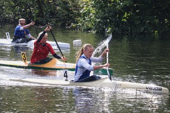 50. Herbstregatta des KSV Flöha: Kanuten fahren gegen den Trend - Die Rennen auf der Zschopau wurden im Drei-Minuten-Takt gestartet. Dabei holten die Gastgeber des KSV Flöha 35 Medaillen.