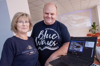 50 Jahre Oberer Bahnhof in Plauen: Sieben spannende Fakten, die bisher kaum jemand kannte - Lars Gruber und Heike Schmiedel vom Verband Deutscher-Eisenbahningenieure hatten interessante Informationen zum Oberen Bahnhof Plauens im Gepäck.