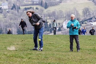 50 Schläge vom Berg bis ins Tal: Die verrückteste Oster-Party im Erzgebirge - Erstmals dabei waren Alexander Müller Leichsner (l.) und Carsten Junghans aus Annaberg. Sie wollten einfach ein wenig Spaß haben. 