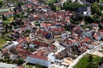 Die Innenstadt von Penig aus der Luft.