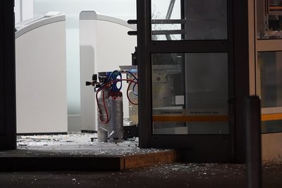 Am frühen Dienstagmorgen ist ein Geldautomat in der Commerzbank-Filiale im Gablenz-Center gesprengt worden.