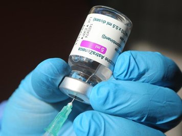            Der Umgang mit dem Corona-Impfstoff von Astrazeneca unterscheidet sich von Land zu Land.