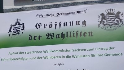 Laut den sächsischen Verfassungsschützern sollen die Plakate "einen offiziellen und 'amtlichen' Anschein erwecken".