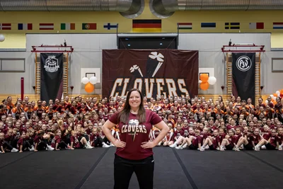 Victoria Bothen ist die Chefin der Cheerleader der Clovers. Vor zwei Wochen begeisterten die verschiedenen Gruppen bei der öffentlichen Generalprobe in der Hartmannhalle.