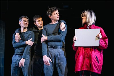 Szenenfoto aus „Die Freiheit einer Frau“ mit Marko Bullack, Richard Kappermann, Sven Zinkan und Andrea Zwicky (von links).
