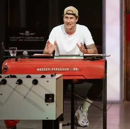 Malte Ziegenhagen als Moderator der Internet-Talkshow "Kraftverkehr live"