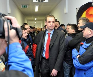 Anfang Februar 2009 trat der damalige PSW-Geschäftsführer Matthias Listner unter dem Druck von rund 260 Beschäftigten den Gang zum Insolvenzgericht an. 