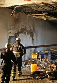 Beim Feuer in Hohenstein-Ernstthal wurden Wand und Decke einer Tiefgarage beschädigt. 