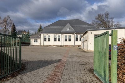 Ab Februar sollen in der Turnhalle Meinersdorf – zeitlich begrenzt – bis zu 60 Flüchtlinge recht spartanisch untergebracht werden können.