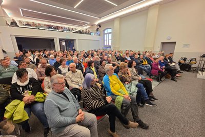260 Gäste waren zum Wahlforum ins Sprach- und Kommunikationszentrum des Julius-Mosen-Gymnasiums gekommen.