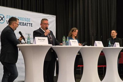 Mario Horn (CDU/zweiter von links) und Silke Jahn stellten sich den Fragen von Ronny Hager (links) und Tino Beyer.