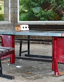 Überreste einer Feier im Pavillon des Bürgerparks.