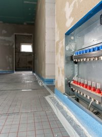 Der Sanitärtrakt des neuen Objekts erhält eine Fußbodenheizung.