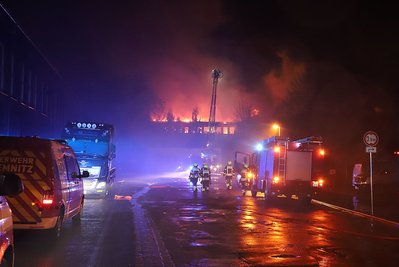 In der Nacht zu Montag ist in einem ungenutzten Industriegebäude ein Brand ausgebrochen.