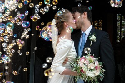 Eine Hochzeit ist für das heiratswillige Paar sehr romantisch, für den Standesbeamten ist es doch eher ein Verwaltungsakt. Der Peniger Bürgermeister André Wolf darf künftig nun auch Eheschließungen vornehmen.