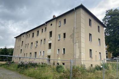 Auch das Haus an der Bergstraße 30 und 32 steht kurz vor dem vollständigen Abriss.