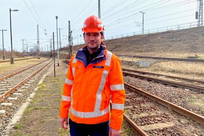 Christian Kurzweil ist Teamleiter bei DB Cargo. Er beschreibt die Ausbildung zum Lokführer als anspruchsvoll.