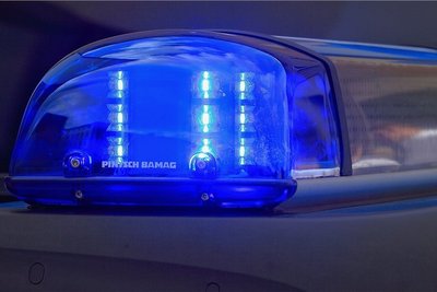Einen Sachschaden in Höhe von rund 13.800 Euro haben Unbekannte in Reichenbach angerichtet, indem sie Stahlkugeln gegen Fenster geschossen haben. 