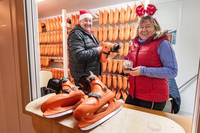 Klaus Kriwaczek und Manuela Kriwaczek-Süß hatten am ersten Weihnachtsfeiertag Dienst an der Eisbahn.