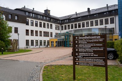 Das Klinikum Obergöltzsch in Rodewisch. Träger des Krankenhauses ist der Vogtlandkreis.