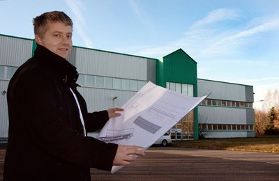 Dirk Klädtke hat große Pläne. Der Geschäftsführer der gleichnamigen Metallbaufirma ist seit diesem Jahr Eigentümer des alten MZ-Werksgeländes. Motorräder in großem Maßstab werden hier aber nicht mehr produziert.