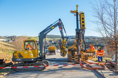 Anfang März öffnete sich in Bad Schlema ein Tagebruch. Die Wismut musste mit schwerer Technik anrücken.