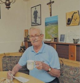 Anton Günther Lehmann in seinem Arbeitszimmer im Klingenthaler Haus.