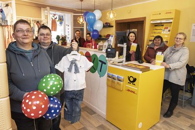 Die neue Postpartnerfiliale und der Secondhand-Laden „Kinderwelt“ des Vereins Help in Buchholz werden großteils ehrenamtlich betrieben.