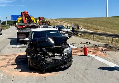 Zwei Pkw sind gegen Samstagmittag auf der Autobahn 4 bei Glauchau zusammengestoßen. 