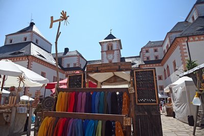 Kunsthandwerkermarkt Augustusburg mit 90 Ausstellern & Handelstreibenden.