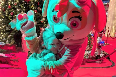 Dank Sponsorengeld konnten Diabetes-Typ 1-Betroffene den Dresdner Weihnachts-Circus besuchen. Betty Lange freute sich über den gemeinsamen Ausflug.