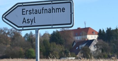 Die Erstaufnahmeeinrichtung des Landes Sachsen für Flüchtlinge am Adalbert-Stifter-Weg im Stadtteil Ebersdorf ist derzeit Ziel vieler Schutzsuchender, die über die polnische Grenze in den Freistaat kommen. 