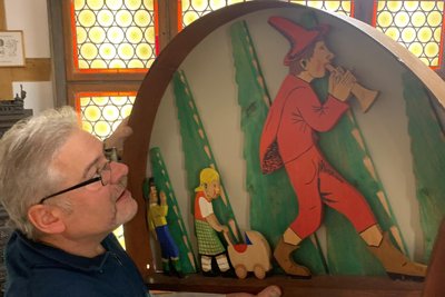 Im Bürsten- und Heimatmuseum Schönheide geht es in der Weihnachtsausstellung um Märchen.