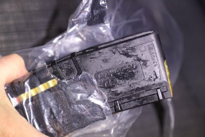Es handelt sich um Munition des Kalibers 5,56 x 45 mm für das halbautomatische Gewehr Haenel CR223. Im zivilen Bereich ist die Magazinkapazität laut Hersteller auf zehn Patronen begrenzt, Standard bei Behörden und im Ausland sind sonst 30 Schuss.
