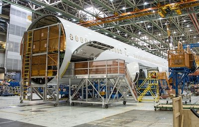 In der Mega-Fabrik von Boeing: 32.000 Mitarbeiter bauen hier Flugzeuge - unter anderem das Modell 747-8.